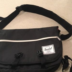 herschel mens messenger bag